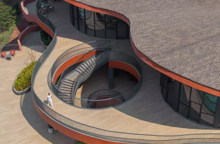Crest Nine w Anjarle projektu Sanjay Puri Architects