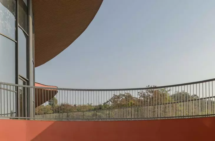 Crest Nine w Anjarle projektu Sanjay Puri Architects