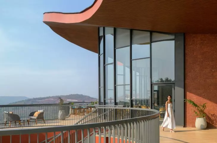 Crest Nine w Anjarle projektu Sanjay Puri Architects