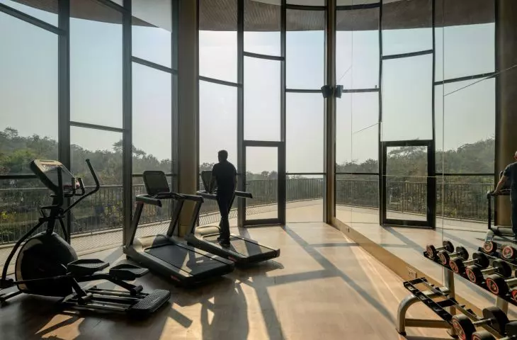 Crest Nine w Anjarle projektu Sanjay Puri Architects