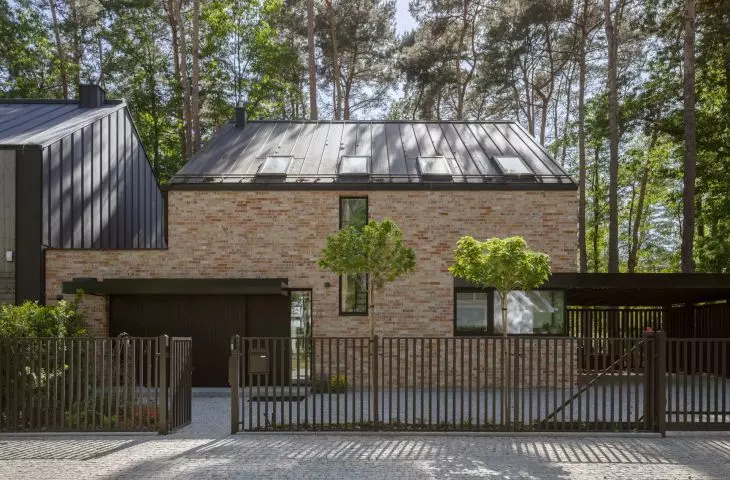 From the street, the house has a more closed-off facade, which protects the residents' privacy