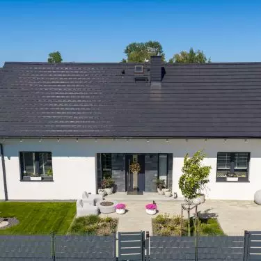 swissporTON Simpla roof tile in slate color