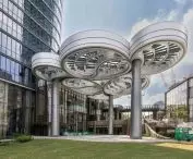 Cloud Canopy przy Tower Plaza: rzeźbiarskie zadaszenie jednej z przestrzeni publicznych kompleksu