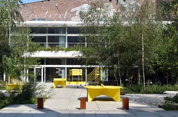 A section of the exhibition in front of the ZODIAK pavilion encourages visitors to get active