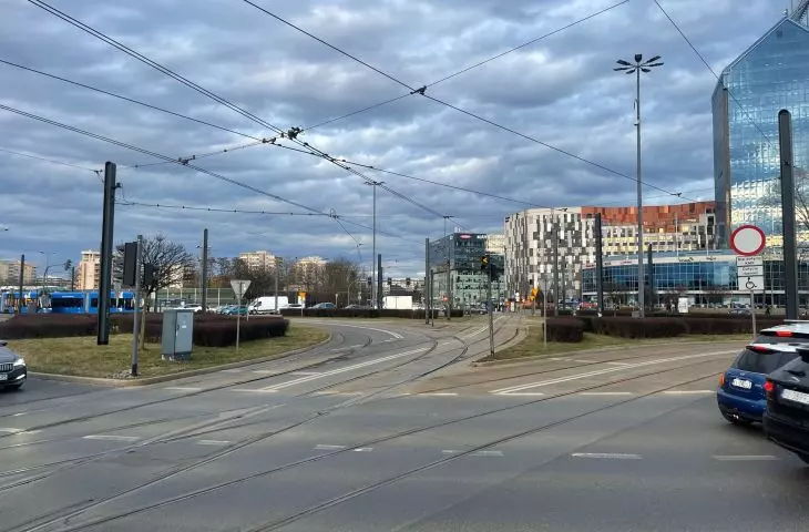 Trudne otoczenie ronda Grzegórzeckiego