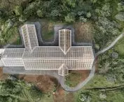 A bird's-eye view best shows how the Stöng shelter extends over the archaeological site