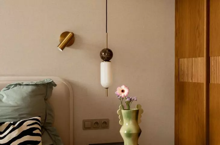 This sculptural lamp adds a striking touch to the bedroom
