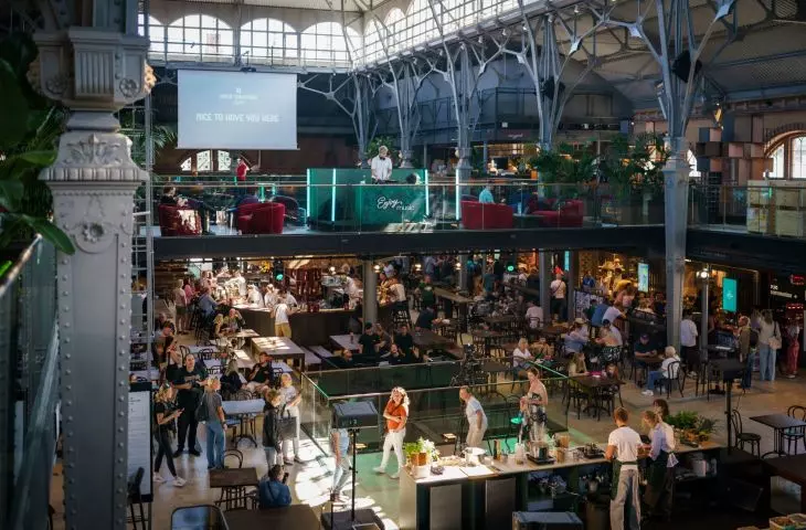 The opening of the Market Hall in Gdańsk drew crowds 