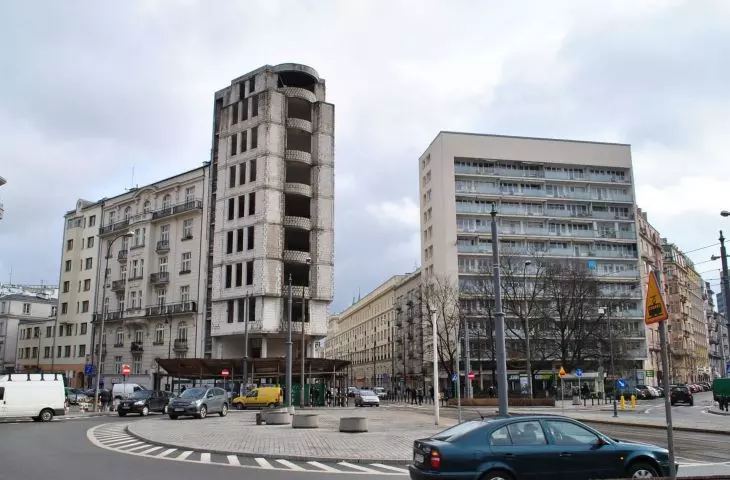Polytechnic Square in 2016—the building at No. 4, which was still under construction at the time, and the building at 54 Polna Street