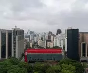 Edifício Pietro Maria Bardi w São Paulo projektu METRO Arquitetos