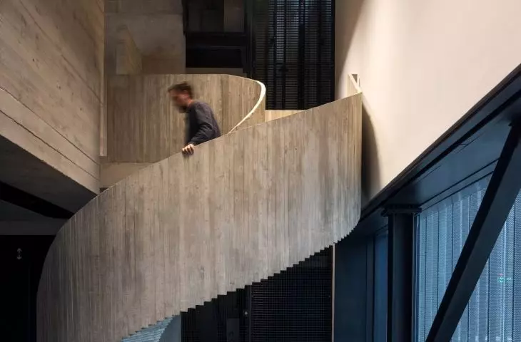 Edifício Pietro Maria Bardi w São Paulo projektu METRO Arquitetos