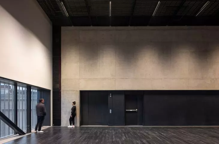 Edifício Pietro Maria Bardi w São Paulo projektu METRO Arquitetos