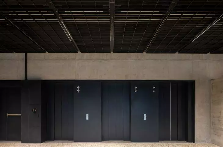 Edifício Pietro Maria Bardi w São Paulo projektu METRO Arquitetos