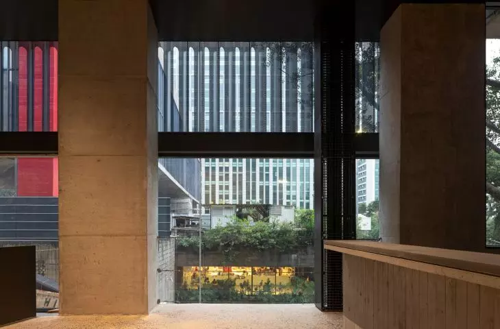 Edifício Pietro Maria Bardi w São Paulo projektu METRO Arquitetos