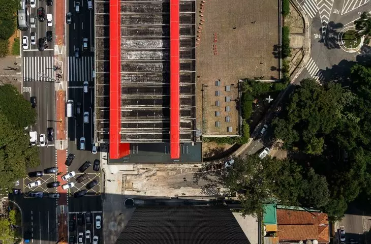 Edifício Pietro Maria Bardi w São Paulo projektu METRO Arquitetos