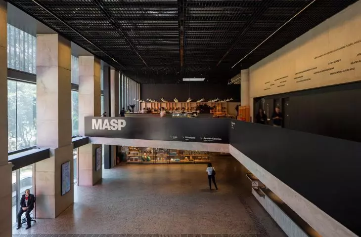 Edifício Pietro Maria Bardi w São Paulo projektu METRO Arquitetos