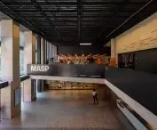 Edifício Pietro Maria Bardi w São Paulo projektu METRO Arquitetos