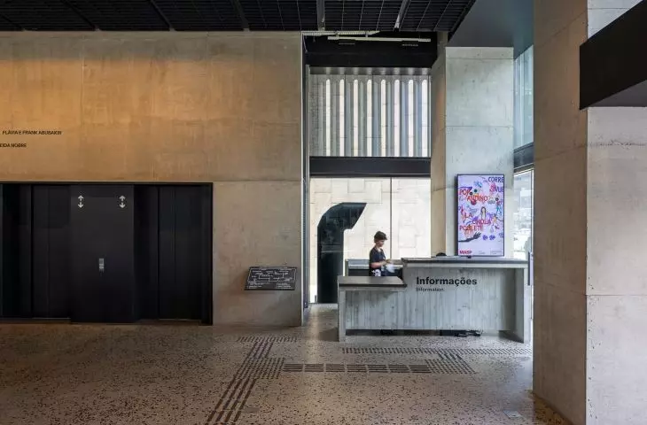 Edifício Pietro Maria Bardi w São Paulo projektu METRO Arquitetos
