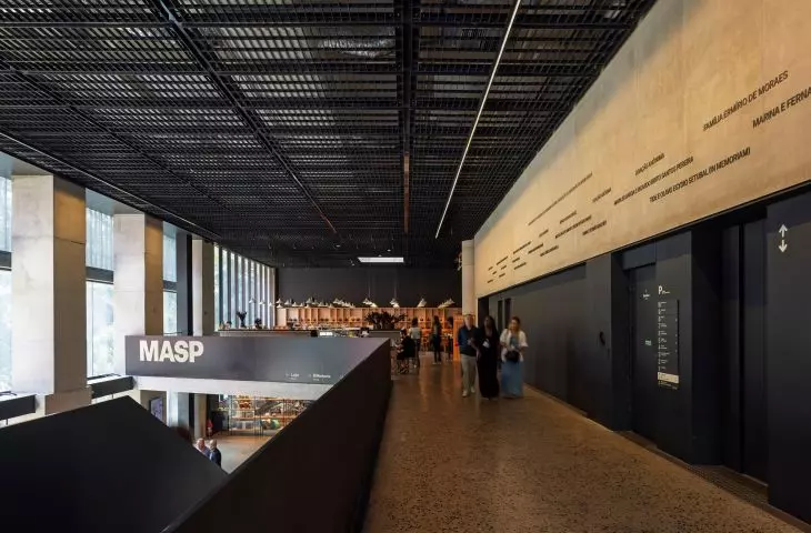 Edifício Pietro Maria Bardi w São Paulo projektu METRO Arquitetos