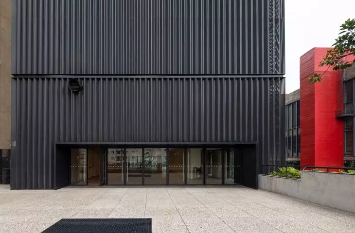 Edifício Pietro Maria Bardi w São Paulo projektu METRO Arquitetos