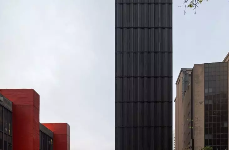 Edifício Pietro Maria Bardi w São Paulo projektu METRO Arquitetos