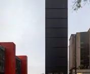 Edifício Pietro Maria Bardi w São Paulo projektu METRO Arquitetos