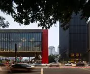Stara i nowa siedziba MASP stoją po przeciwnych stronach Avenida Paulista