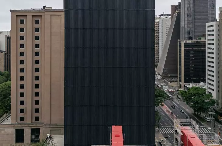 Edifício Pietro Maria Bardi w São Paulo projektu METRO Arquitetos
