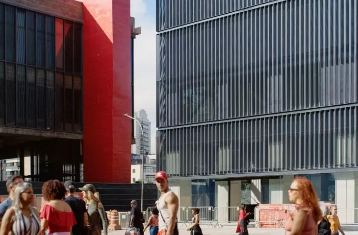 Edifício Pietro Maria Bardi w São Paulo projektu METRO Arquitetos