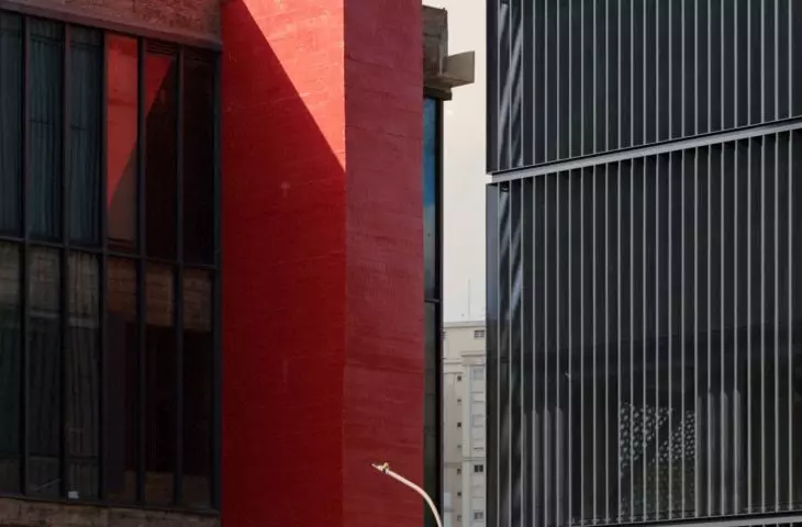 Edifício Pietro Maria Bardi w São Paulo projektu METRO Arquitetos