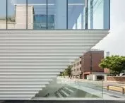 The white facade of the Hapjeong Artplex is composed of horizontal, profiled panels