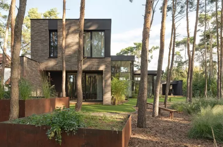 House Among the Trees in Poznań, designed by Wrzeszcz Architekci 