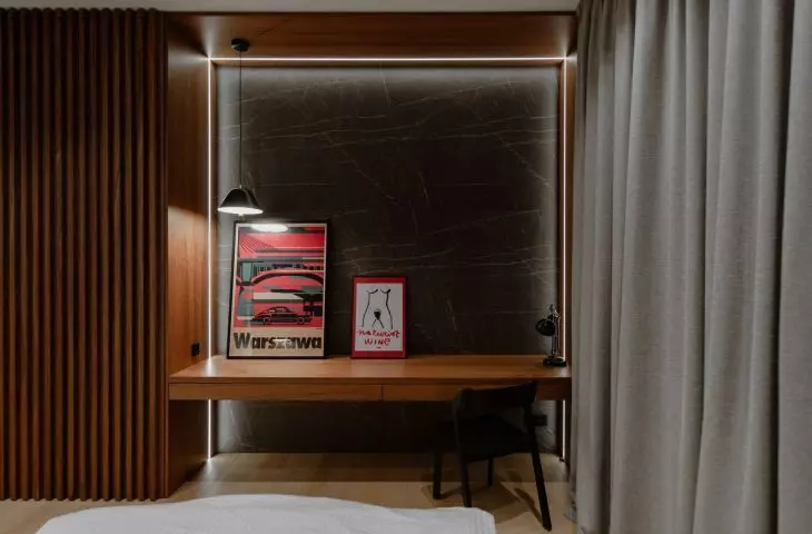 The workspace was incorporated into the bedroom's wooden cabinetry