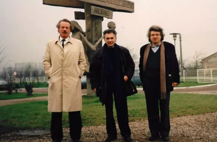 Aurelio Galfetti, Tomasz Mańkowski, and Mario Botta in Rajsko near Oświęcim, at the site of the Children’s Village project, early 1990s; photo by an unknown photographer