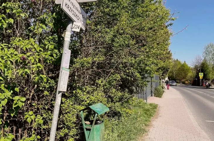 jeden z przystanków na przedmieściach