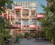 The wooden structure and pink accents make Remise Rosa stand out from the surrounding buildings