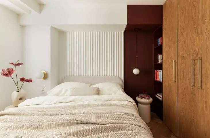 A 65-square-meter space on Dzika Street in Warsaw, designed by Piotr Pamięta of the p:am studio