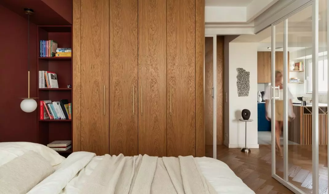 A 65-square-meter space on Dzika Street in Warsaw, designed by Piotr Pamięta of the p:am studio