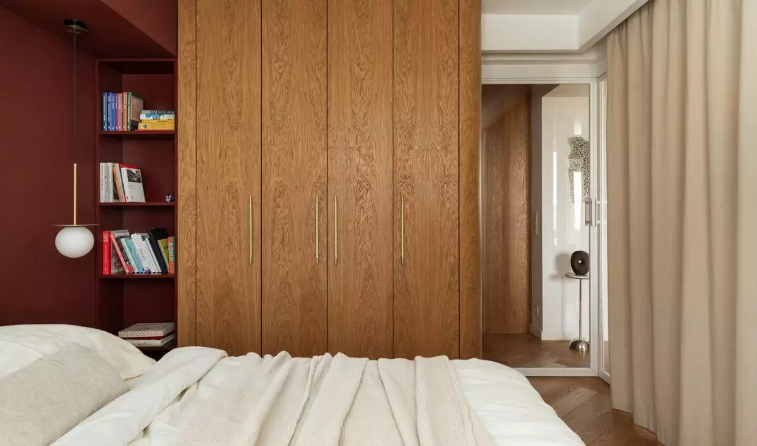 A 65-square-meter space on Dzika Street in Warsaw, designed by Piotr Pamięta of the p:am studio