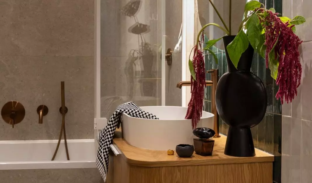 A 65-square-meter apartment on Dzika Street in Warsaw, designed by Piotr Pamięta of the p:am studio