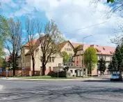 former barracks, now the headquarters of the OHP Education and Training Center at the intersection of Aleje Wojska Polskiego and Sportowa Street