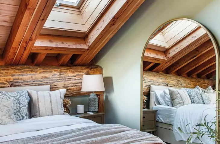 The wood's elegant grain highlights the timeless elegance of the skylight.