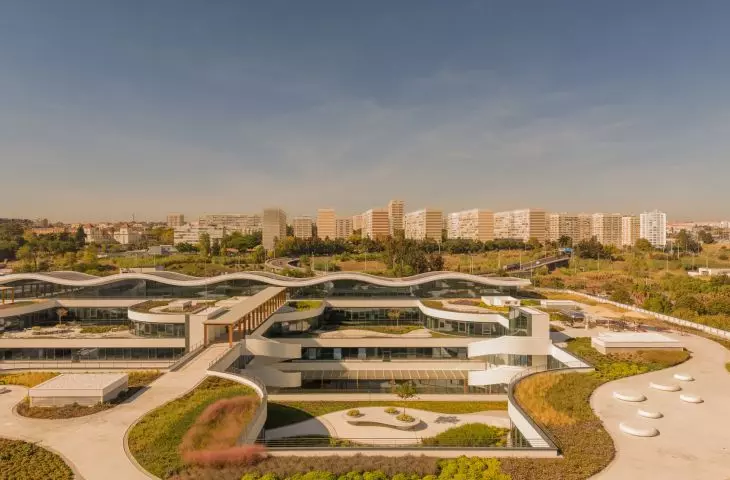 Green terraces and courtyards were created within the former shopping center