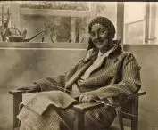 Barbara Brukalska in the foyer of her home at 8 Niegolewskiego Street in Warsaw; photo by an unknown photographer, 1930s