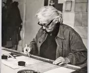 Barbara Brukalska w Pracowni WSM nr 3 podczas pracy nad Osiedlem Warszawskiej Spółdzielni Mieszkaniowej Okęcie‑Pola (Jadwisin) w Warszawie, fot. nieznany, około 1962