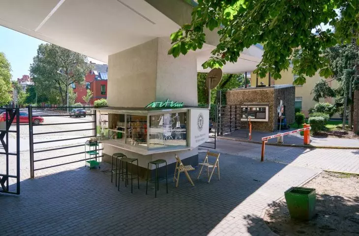 Weta Cafe is a tiny cafe located in the gateway leading to the university campus