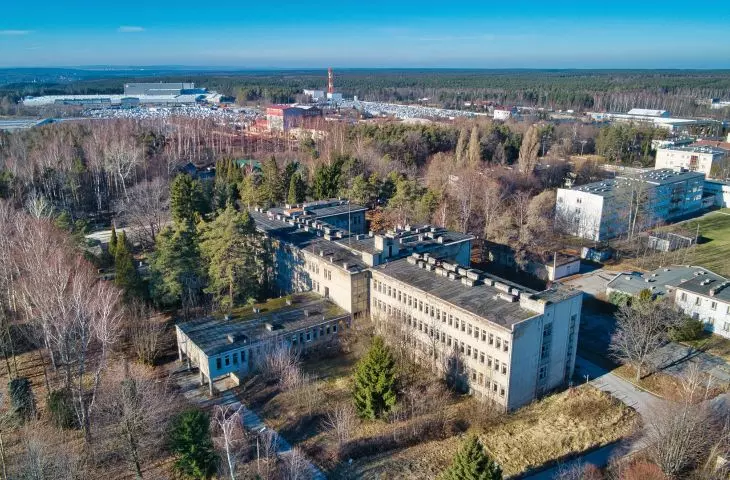 A housing development with eight multi-family buildings will be built on the site of the modernist hospital