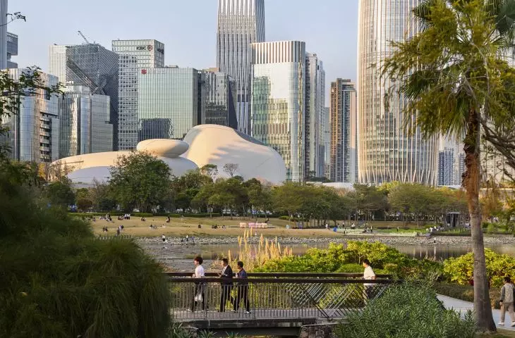 Shenzhen Bay Culture Square connects the business district with the seaside Shenzhen Talent Park