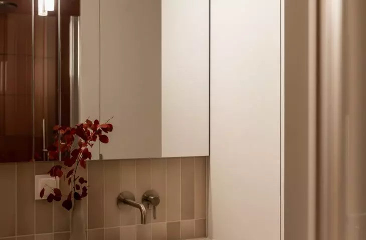 An apartment in the Wizjonerów housing development in Kraków, designed by KREPA design