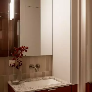 An apartment in the Wizjonerów housing development in Kraków, designed by KREPA design